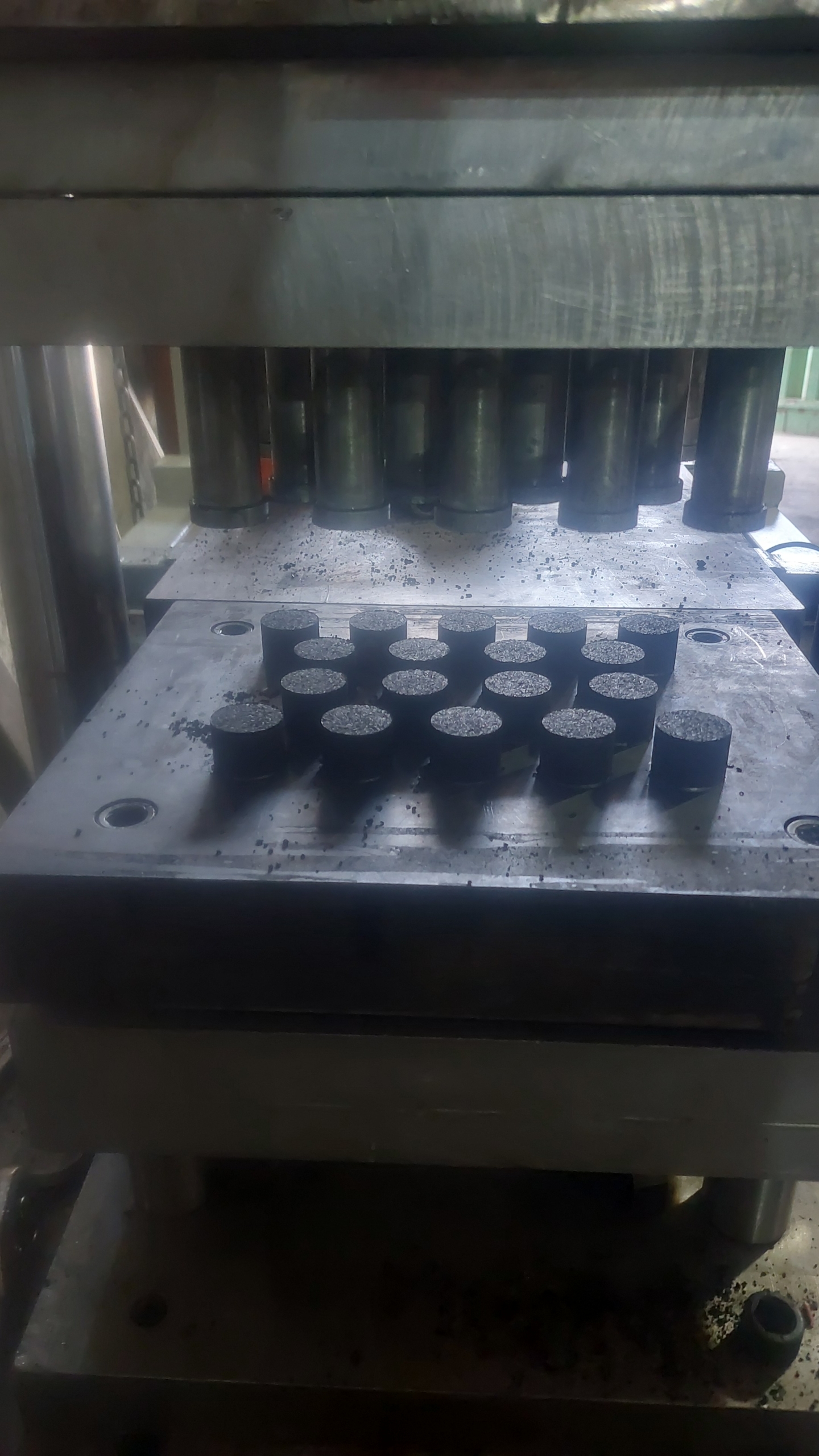 ساخت دستگاه پرس هیدرولیک ذغال چینی به همراه قالب